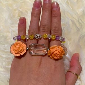 2 stretchy bracelets